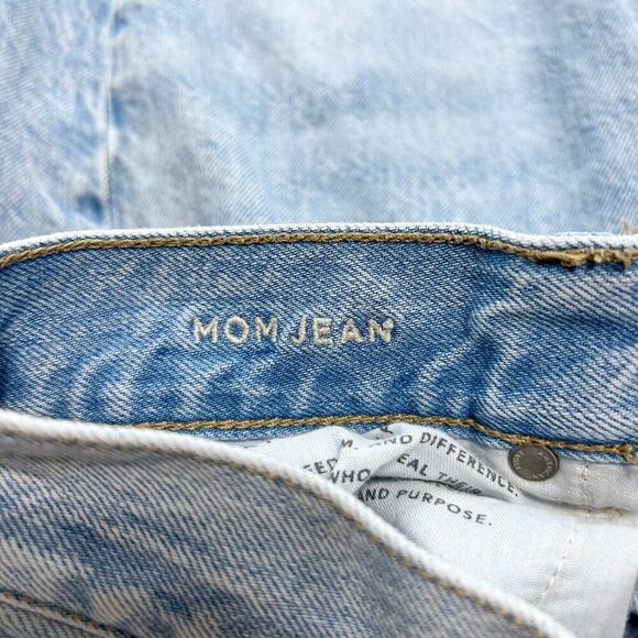 NWOT American Eagle Strigid Ripped Mom Jeans Light Wash Women’s Size 4 - Picture 6 of 9